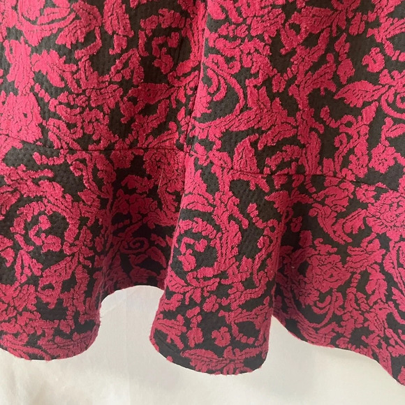 Lily Rose Black and Burgundy Flared Short sleeve Dress - Picture 4 of 5